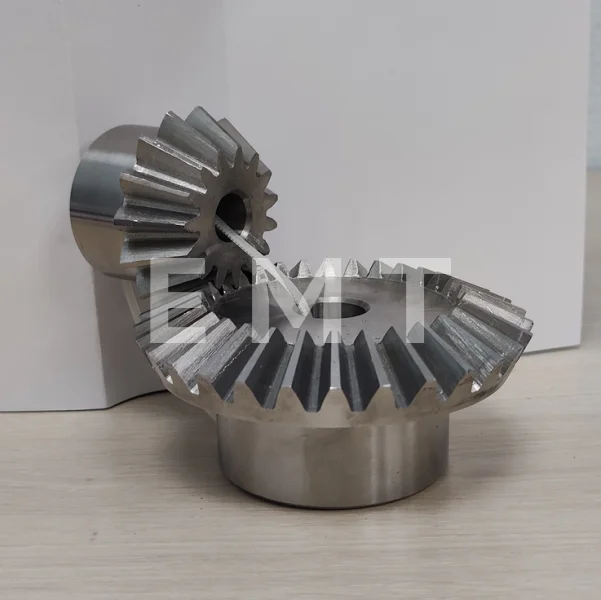 Коническая пара прямозубая (B) C28B450, передат. число=1:3, M=2, Z=15/45, EMT | ЕМТ